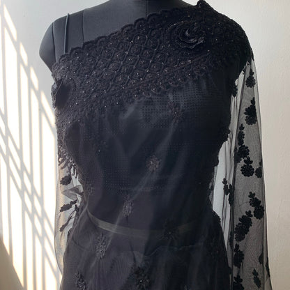 Black Net Saree With Floral Threadwork And Unstitched Blouse Piece