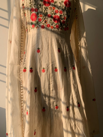 White Cotton Suit Set With Floral Work