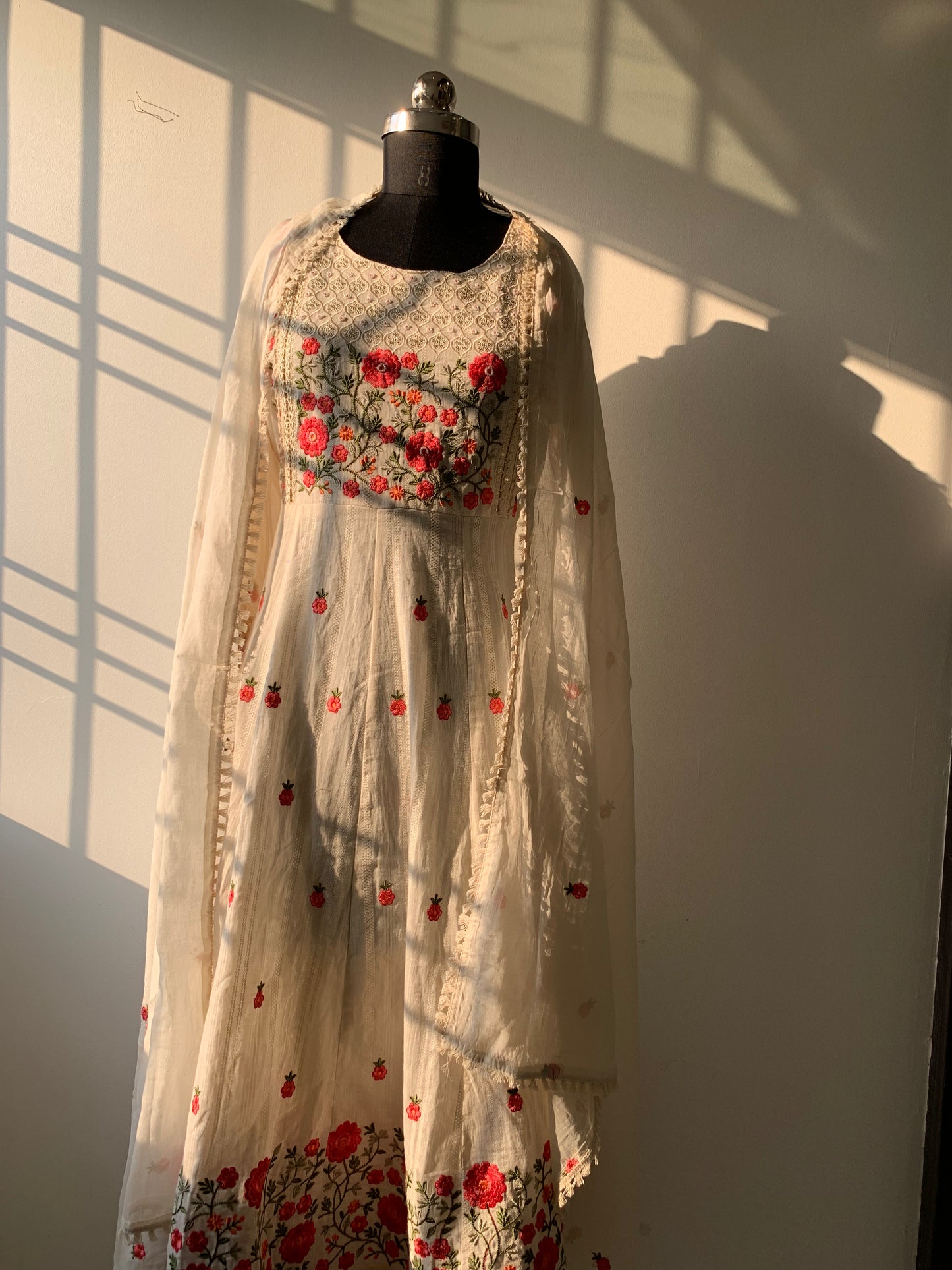 White Cotton Suit Set With Floral Work