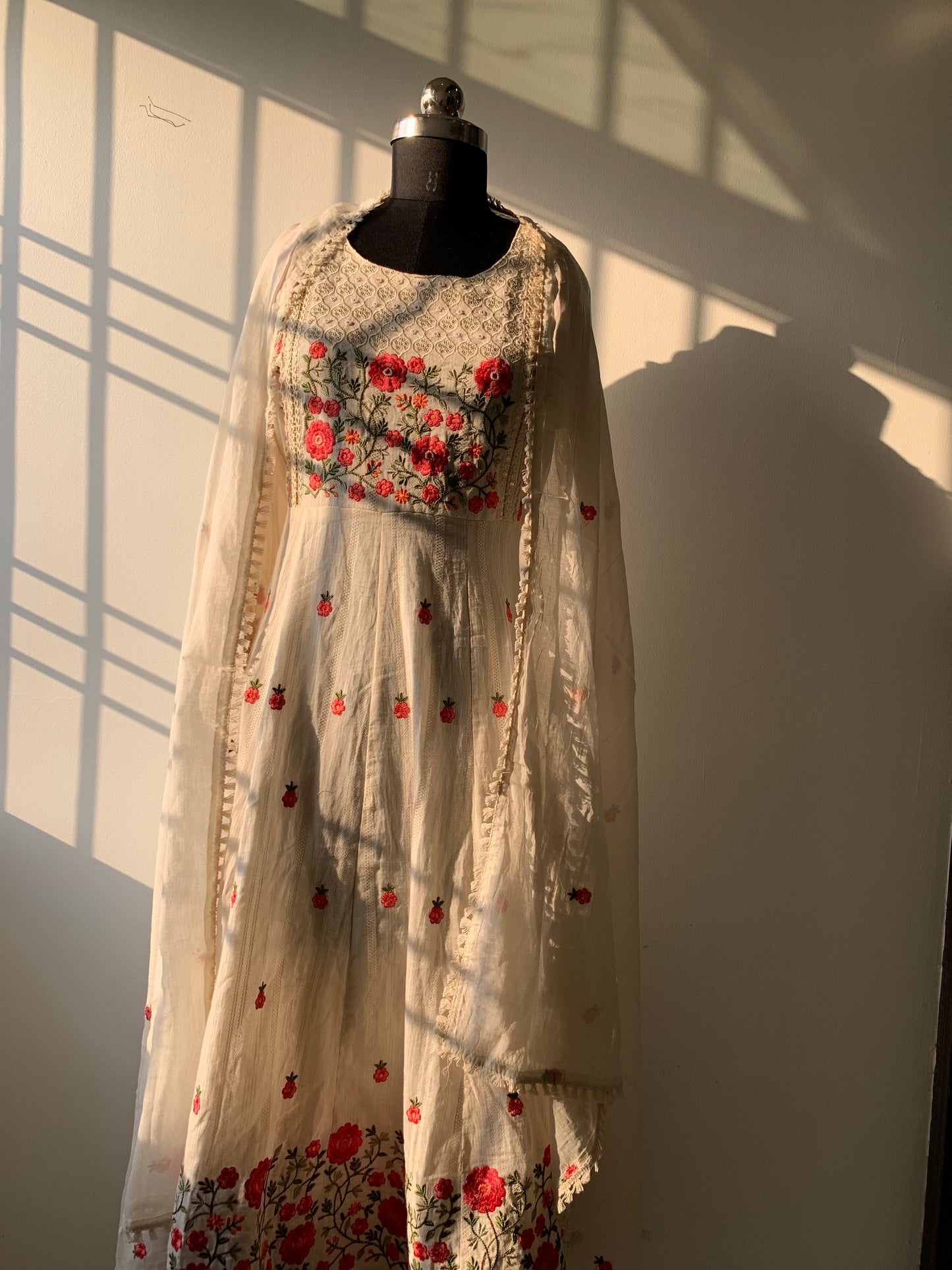 White Cotton Suit Set With Floral Work