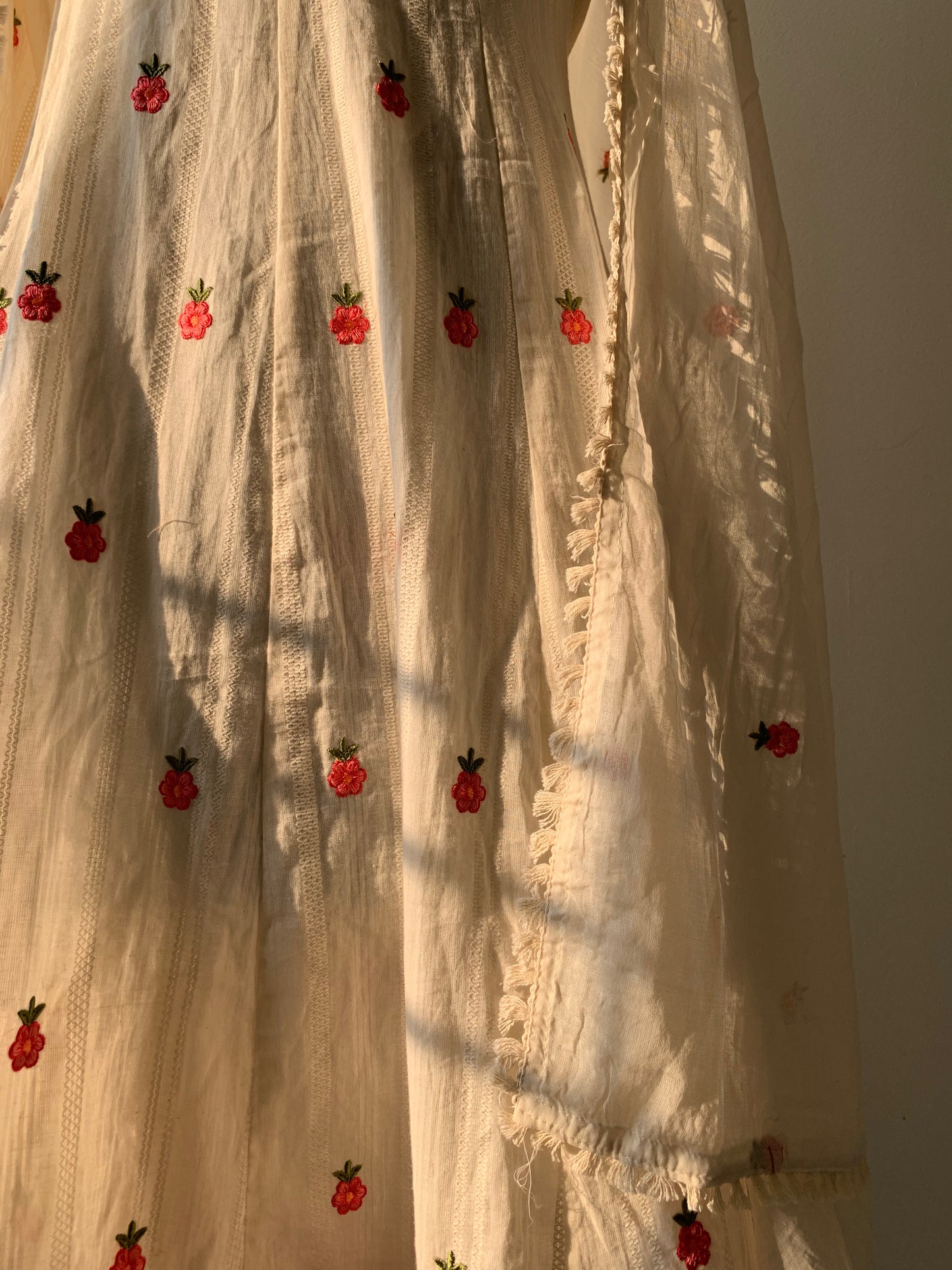 White Cotton Suit Set With Floral Work