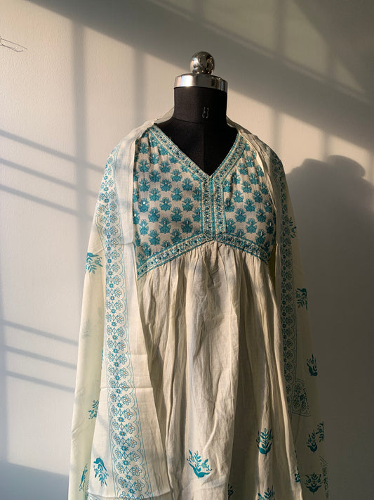 White floral printed hand block printed cotton kurta set with dupatta
